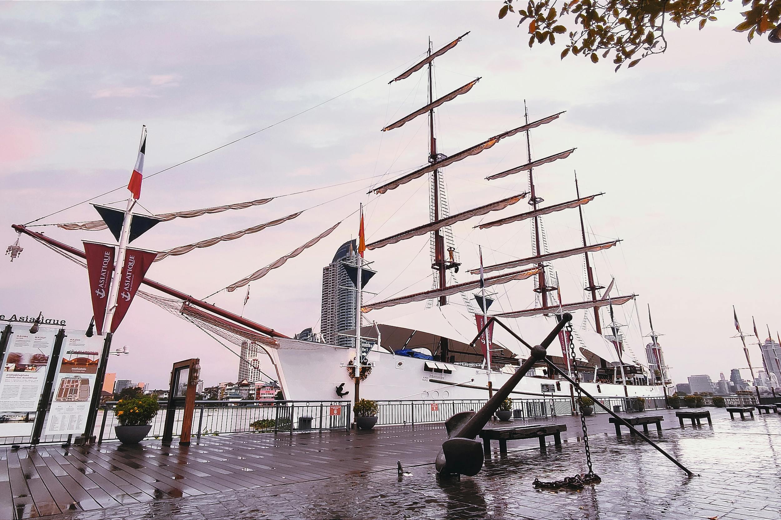 Asiatique The Riverfront